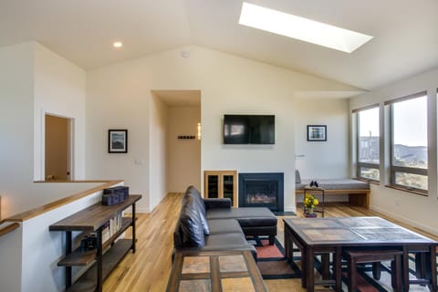 Ocean View of Rocky Shore! Yachats! Shorely Blessed House in Yachats