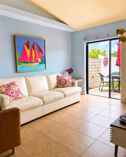 Day, TV and multimedia, Living room, Seating area
