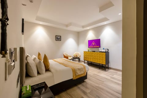 TV and multimedia, View (from property/room), Living room, Garden view