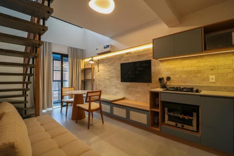 TV and multimedia, Kitchen or kitchenette, Living room, Seating area, Dining area, stove