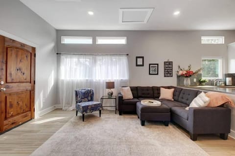 Modern Adorable Arboretum bungalow House in Austin