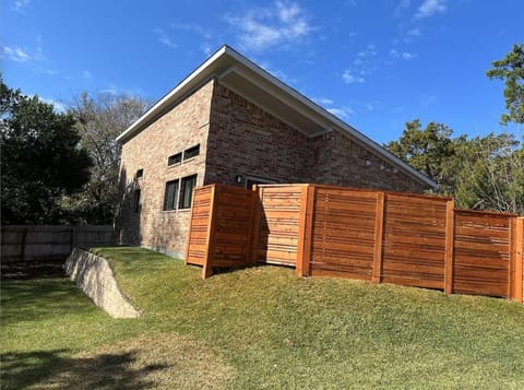 Modern Adorable Arboretum bungalow House in Austin