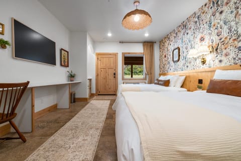 Photo of the whole room, Bedroom