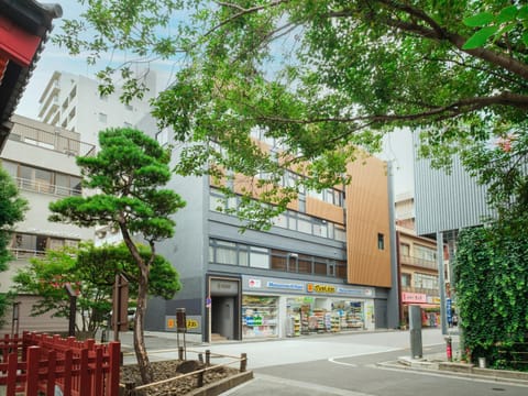 Property building, Day, Neighbourhood, Street view