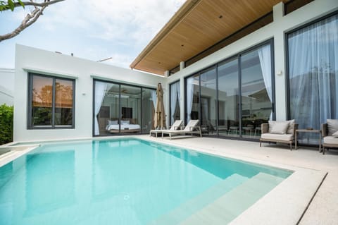Property building, Patio, Pool view, sunbed