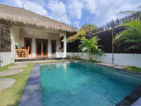 Property building, Day, Swimming pool