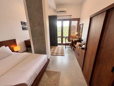 Bed, TV and multimedia, Photo of the whole room, Seating area, Bedroom, minibar, wardrobe