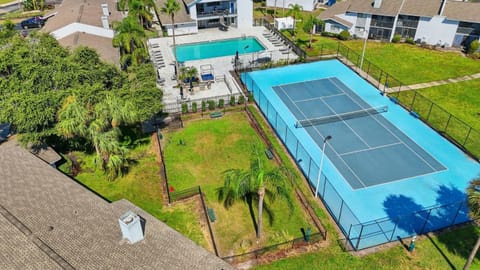 Modern 2BR2BA w King Bed, Pool Gym #10 Apartment in Town N Country