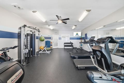 Modern 2BR2BA w King Bed, Pool Gym #10 Apartment in Town N Country