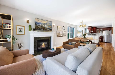 Queen Anne 3BR Walk to SPU & Fremont Market House in Queen Anne