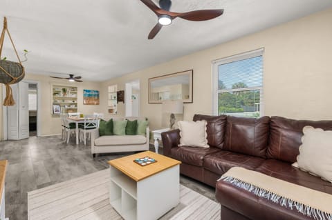 Walk 2 Beach Corporate Families Pets OK House in Daytona Beach