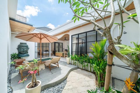 Property building, Spring, Garden, View (from property/room), Balcony/Terrace, Garden view, sunbed