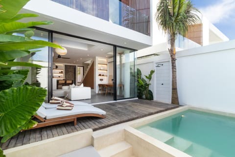Property building, Pool view, Swimming pool, internet, sunbed