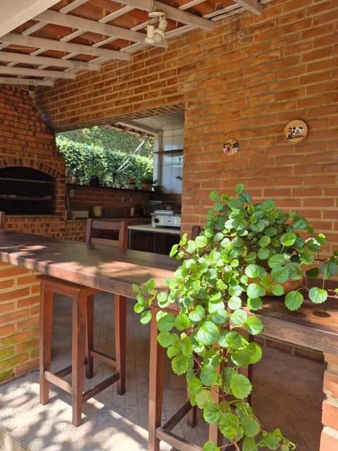 Casa do Ipe Amarelo House in Miguel Pereira