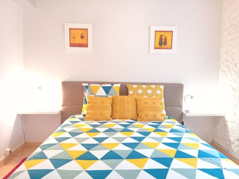 Bed, Photo of the whole room, Bedroom