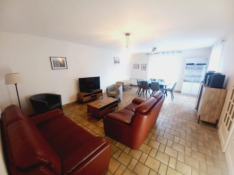 Communal lounge/ TV room, TV and multimedia, Living room, Seating area