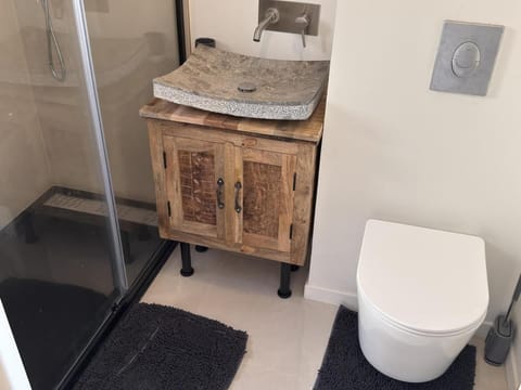 Studio neuf - entrée indépendante - sans cuisine Apartment in Nantes