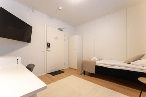 Bed, TV and multimedia, wardrobe