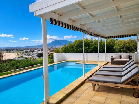 View (from property/room), View (from property/room), Sea view, Sea view, Swimming pool, Swimming pool, sunbed