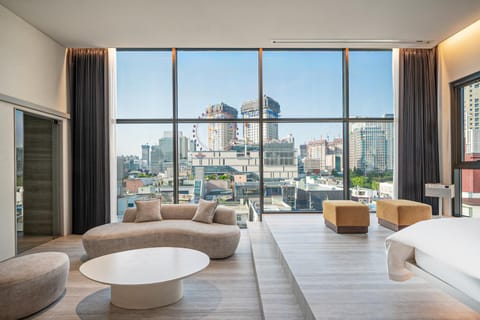 Bed, View (from property/room), City view