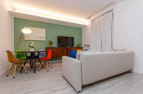 TV and multimedia, Seating area, Dining area, Evening entertainment