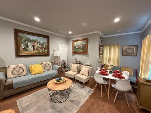 Stylish 1BR 2 Beds Near VSU SGMC Wild Adveture Apartment in Valdosta