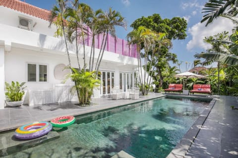 Pool view, Swimming pool, sunbed