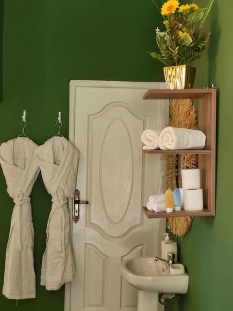 Toilet, Bathroom, towels