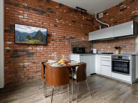 Kitchen or kitchenette, pet friendly, stove