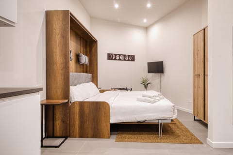 Bed, Photo of the whole room, towels, wardrobe