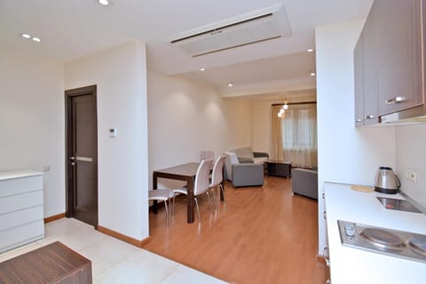 Kitchen or kitchenette, Living room, Seating area, Dining area