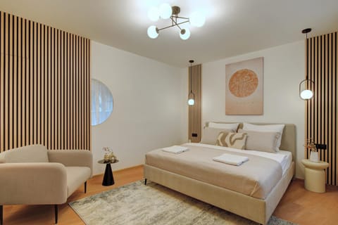 Bed, Photo of the whole room, Seating area, Bedroom