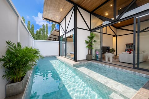 Property building, Day, Swimming pool