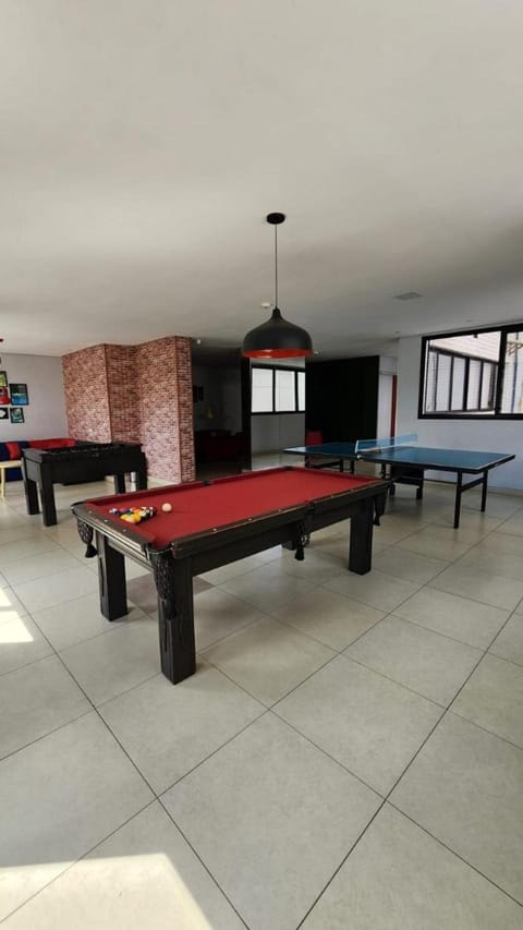Billiard, Game Room