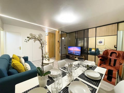 TV and multimedia, Living room, Seating area, Dining area