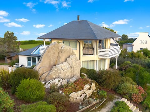 Property building, Spring, Day, Natural landscape, Garden, Garden view