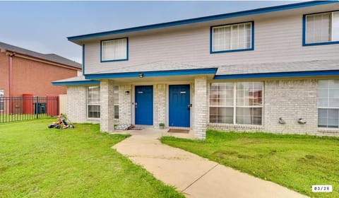 Modern 2BR Stay with Large Parking Pet Friendly House in Killeen