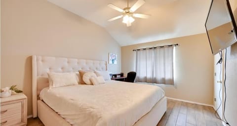 Modern 2BR Stay with Large Parking Pet Friendly House in Killeen