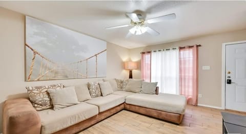 Modern 2BR Stay with Large Parking Pet Friendly House in Killeen
