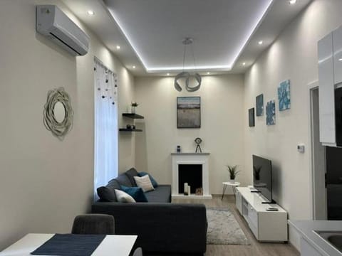 TV and multimedia, Living room, air conditioner