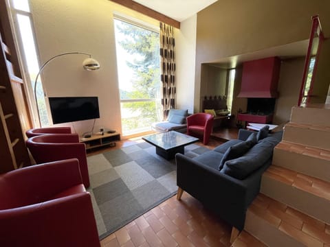 Communal lounge/ TV room, TV and multimedia, Living room, Seating area