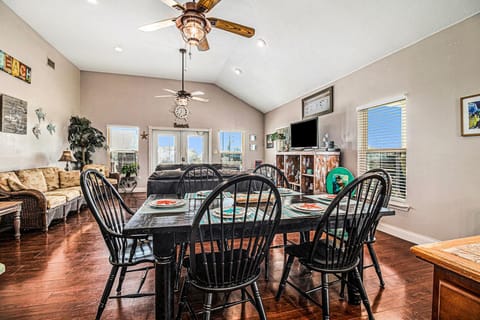 Retreat Steps to Beach Dog Haven Sleeps 12 House in Bolivar Peninsula