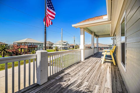 Retreat Steps to Beach Dog Haven Sleeps 12 House in Bolivar Peninsula