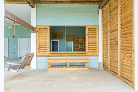 Escape Gulf Views Basketball Hoop Sleeps 16 House in Bolivar Peninsula