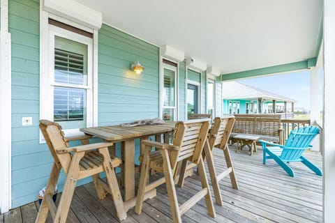 Escape Gulf Views Basketball Hoop Sleeps 16 House in Bolivar Peninsula