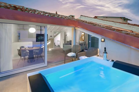 Hot Tub, Living room, Seating area, Open Air Bath