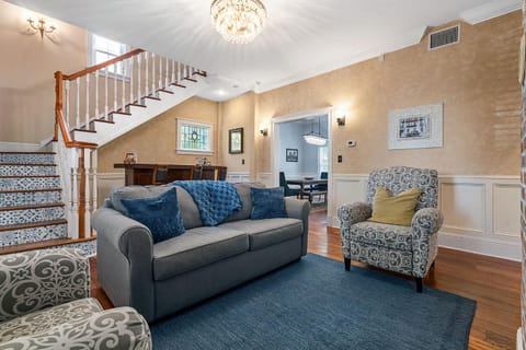 Secret Garden Hideaway l Walk to DNTN l Sleeps 8 House in Saint Augustine