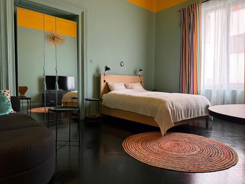 Bed, Photo of the whole room