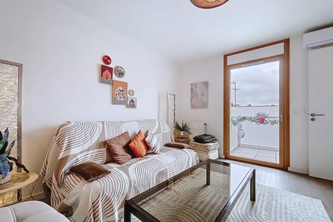 Apartment with terrace 100m from Paris Apartment in Vanves