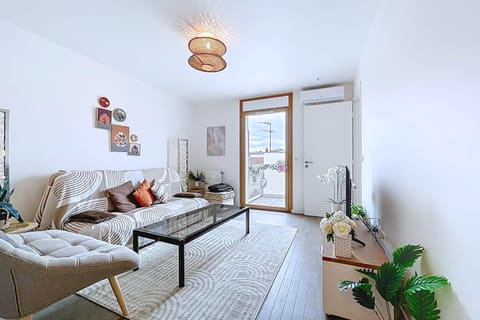 Apartment with terrace 100m from Paris Apartment in Vanves